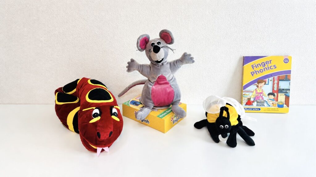 ジョリーフォニックスのキャラクター、スネイク・インキー・ビー
